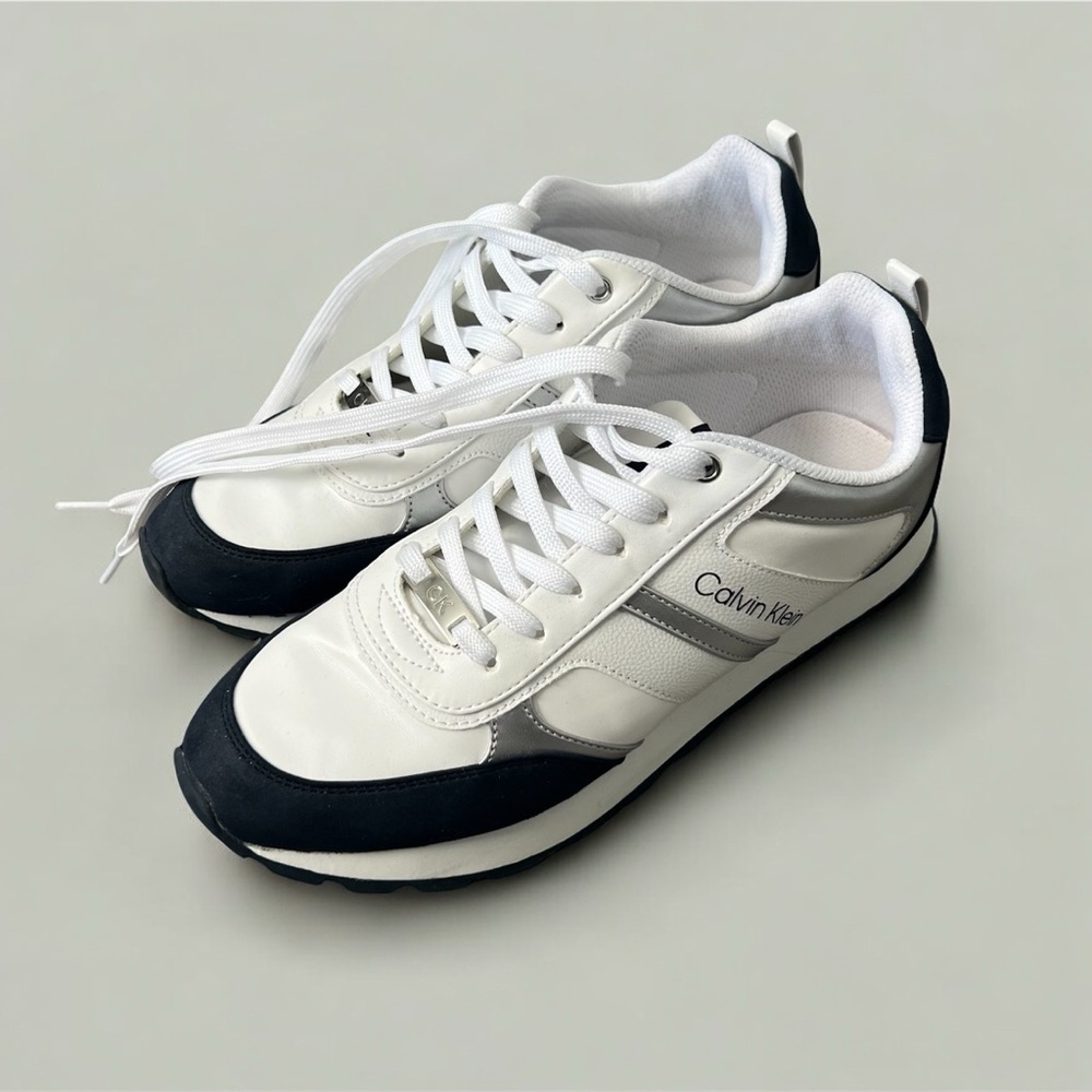 Calvin Klein Carlla Women’s Sneakers White/Navy Silver Lace-up Shoes Size 10